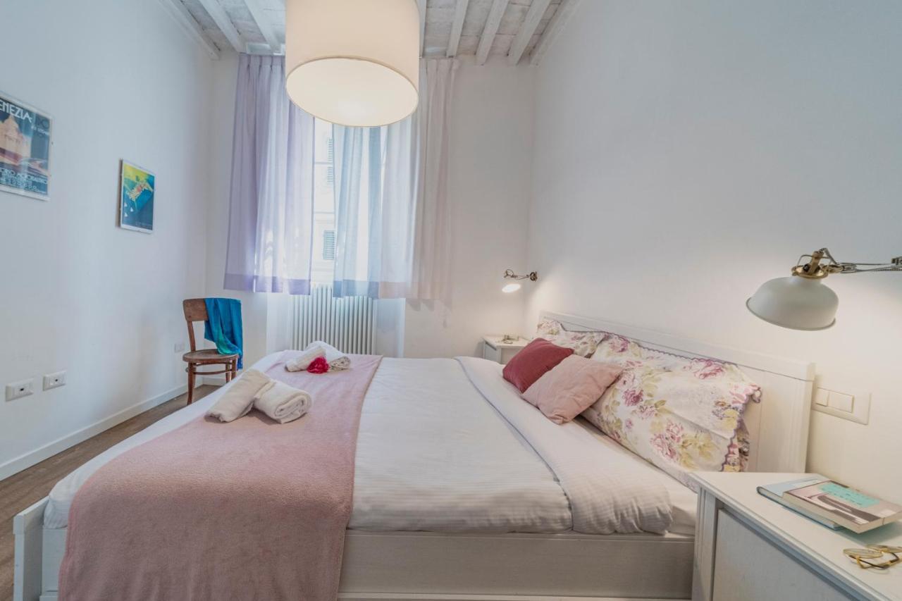 32 Nero - Florence Apartment San Niccolo Luaran gambar